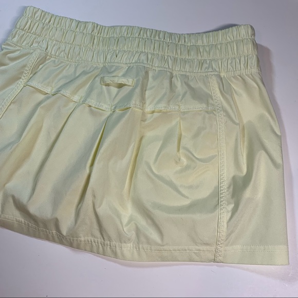 Size 4 Lululemon pale yellow leader of the track active skirt - Picture 13 of 15